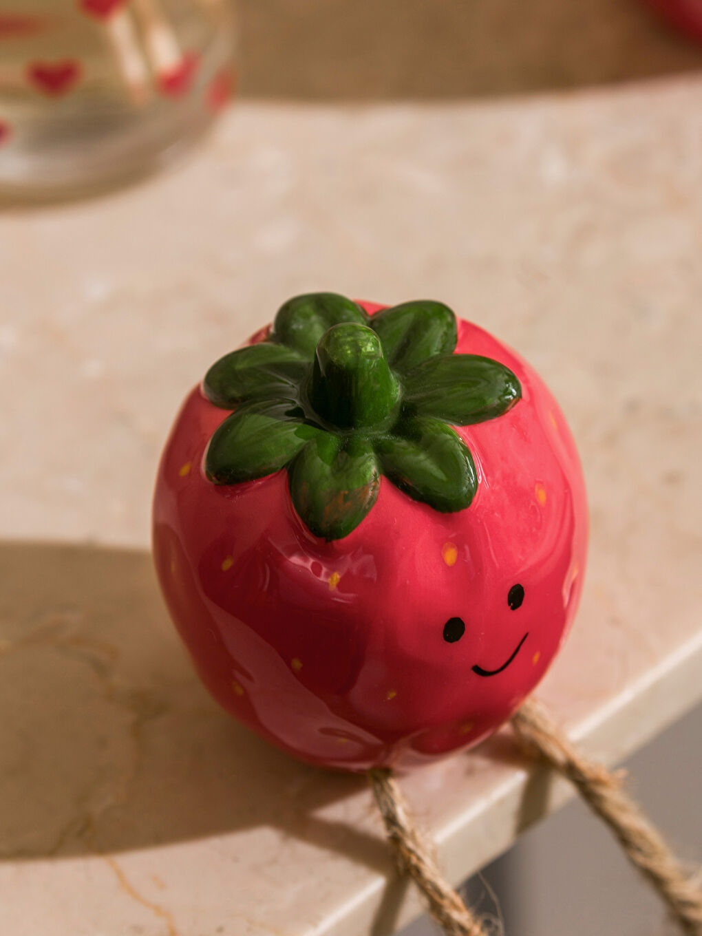 Karışık Çilek Figürlü Dekoratif Askılı Süs 14 cm-1