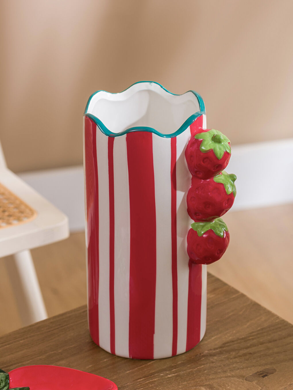 Karışık Çilek Desenli Seramik Vazo 23 cm-1