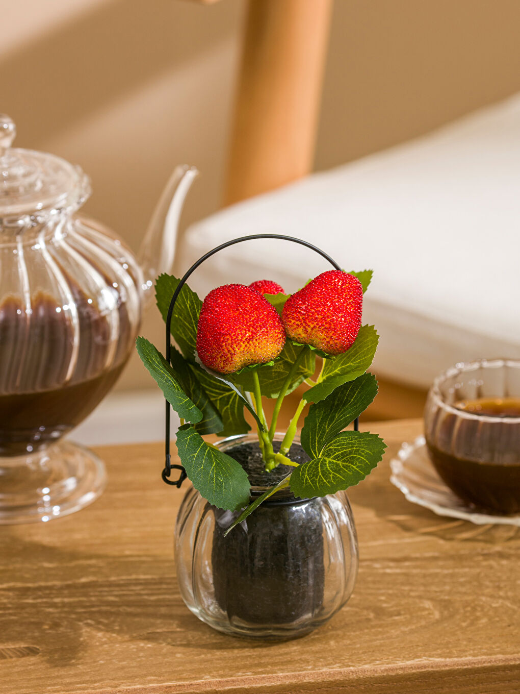 Декоративный искусственный цветок в стеклянном горшке 18 см