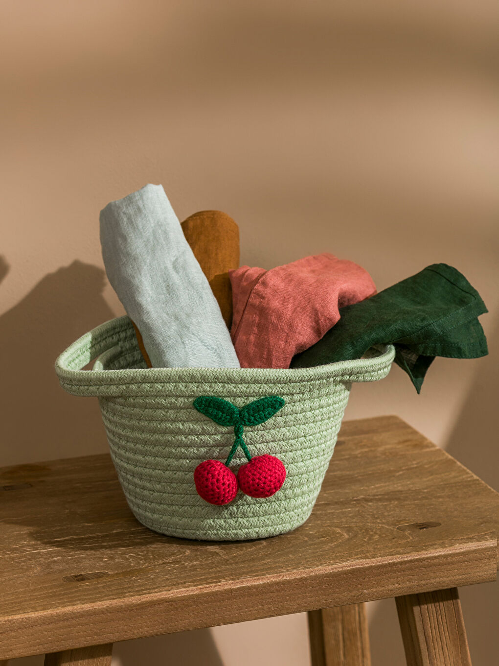 Karışık Kiraz Figürlü Sepet 13 cm