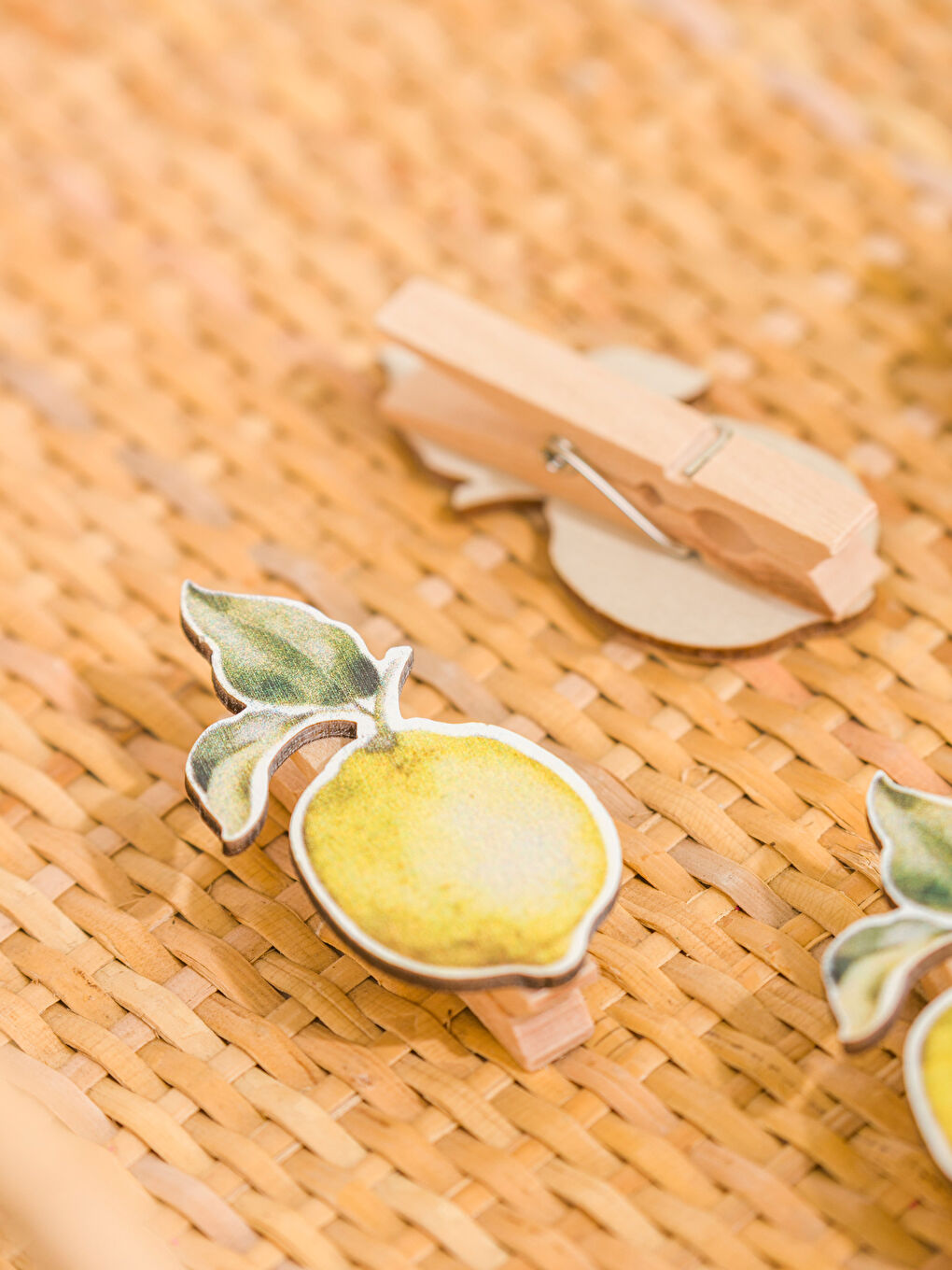 Karışık Limon Fİgürlü Ahşap Mandal-1