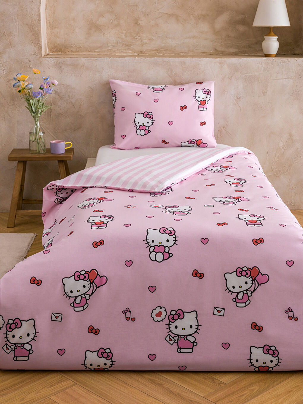 Pembe Hello Kitty Baskılı Kız Çocuk Nevresim Seti
