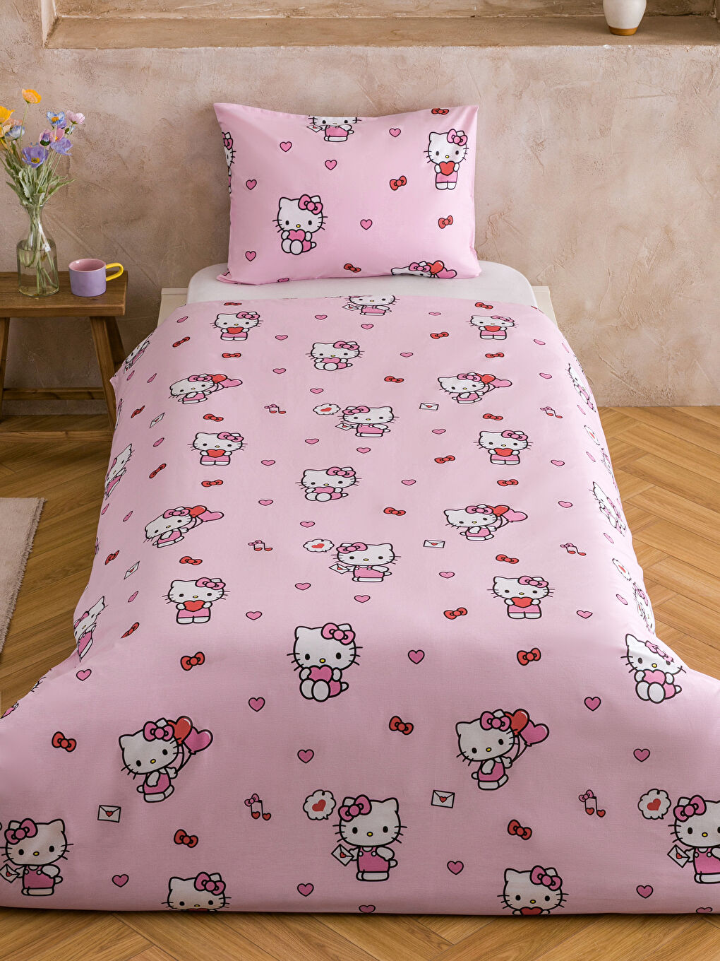 Pembe Hello Kitty Baskılı Kız Çocuk Nevresim Seti-1