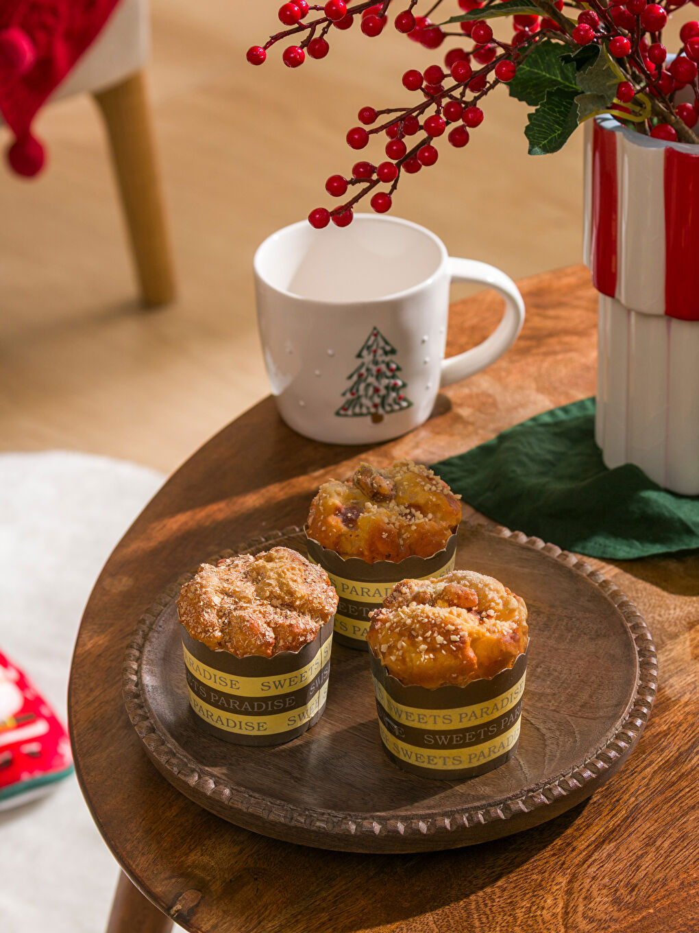 Kahverengi Döner Ayaklı Ahşap Sunumluk 24 cm