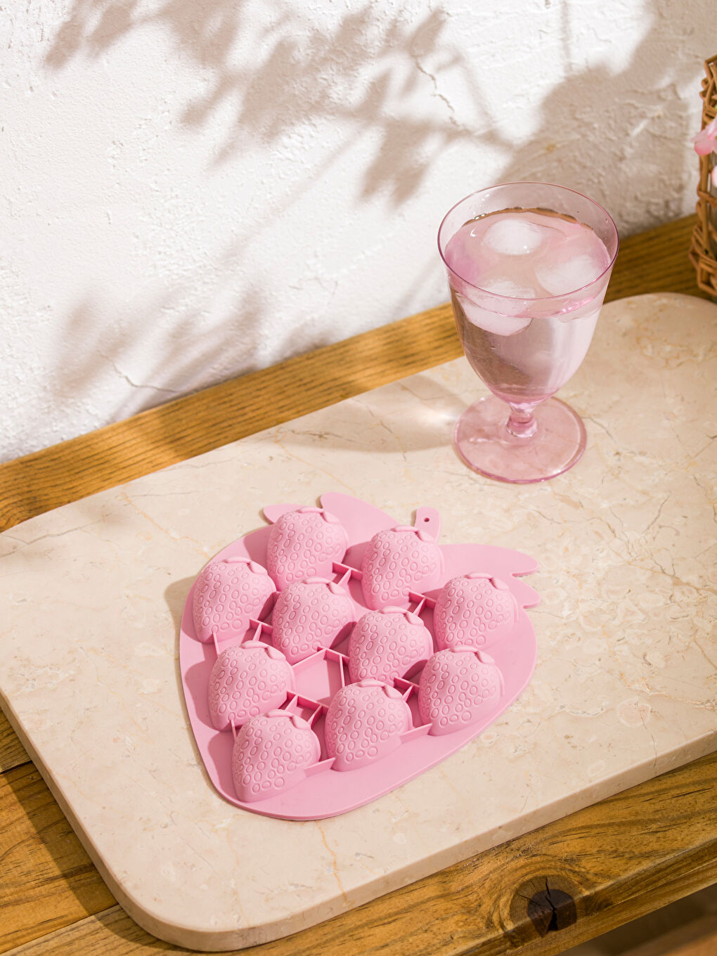 Strawberry Shaped Silicone Ice Mold 19 cm-1