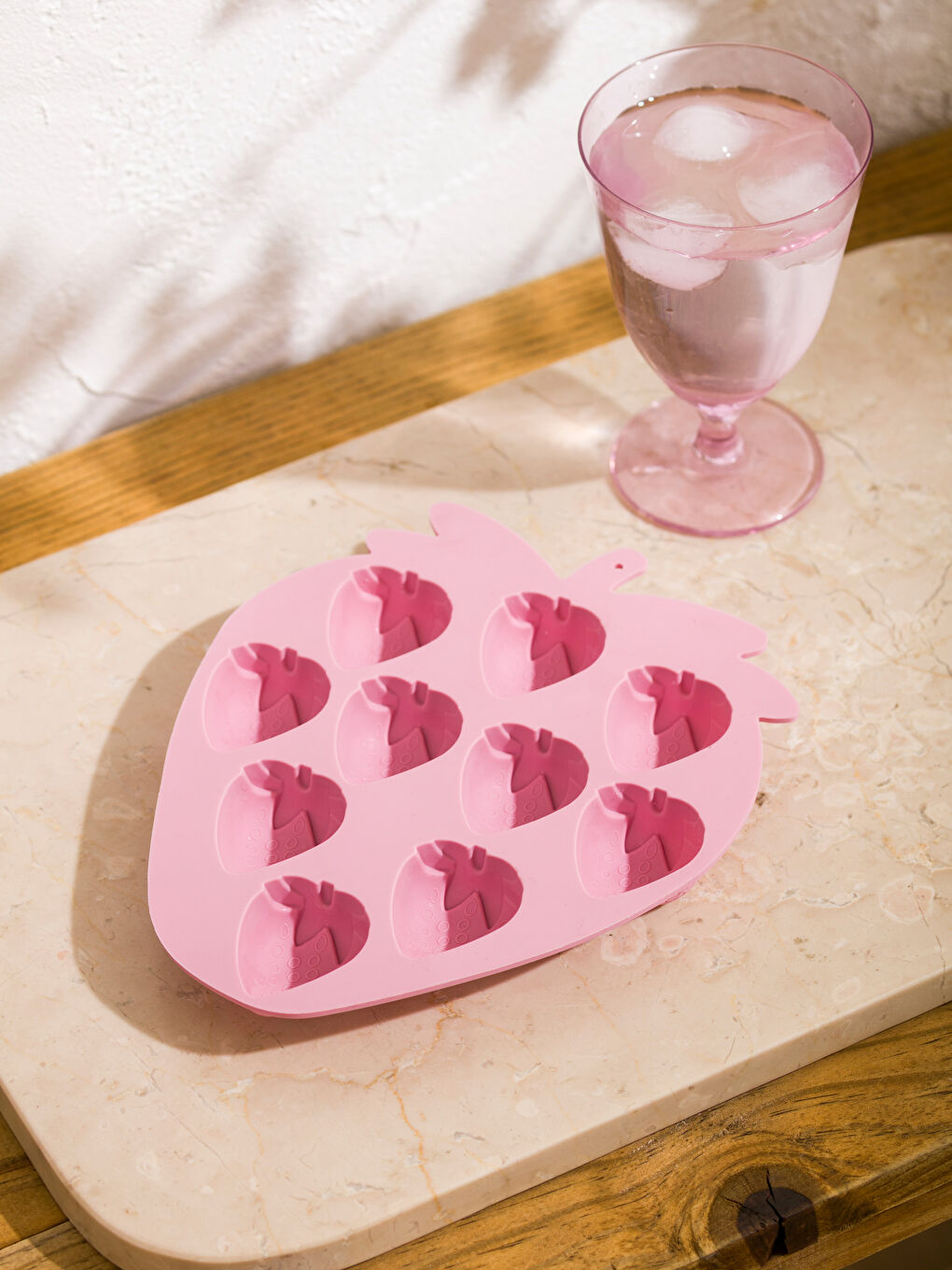 Strawberry Shaped Silicone Ice Mold 19 cm-2