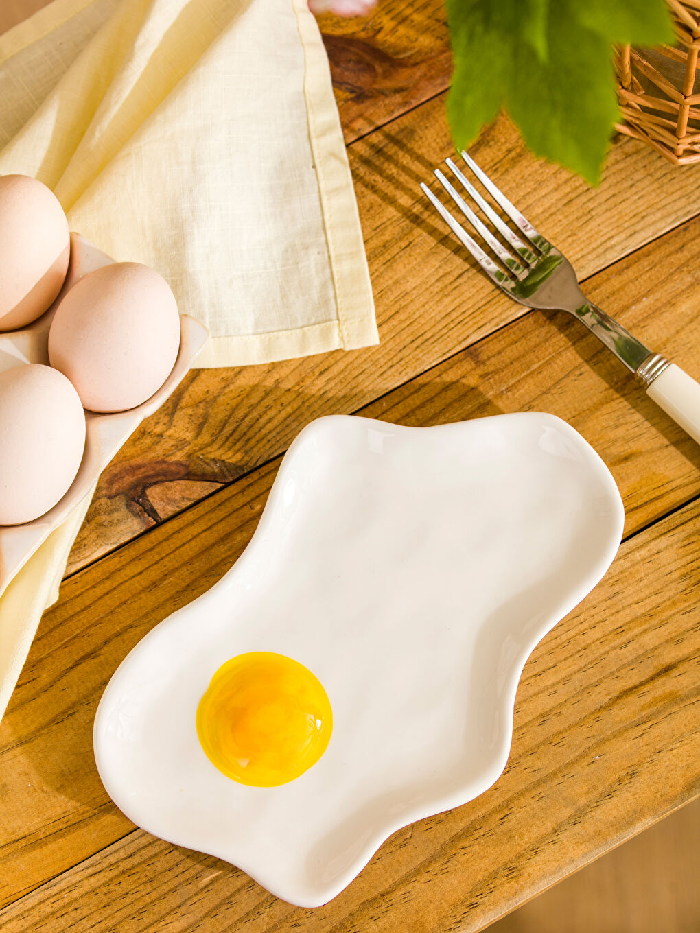 Egg-Shaped Porcelain Plate 25 cm-1