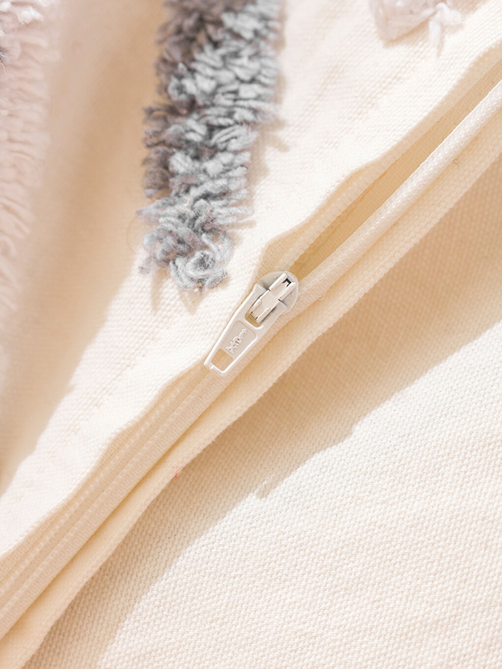 Bej Püsküllü Kırlent Kılıfı 45x45 cm-3