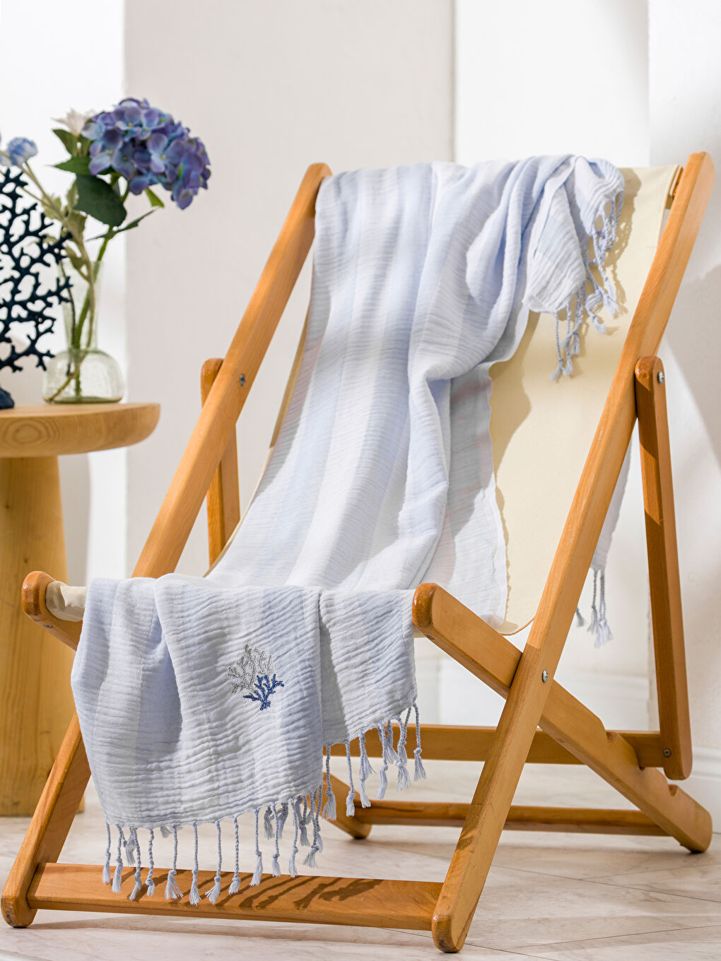 Mavi Çiçek Nakışlı Kadın Peştamal Plaj Havlusu 70x150 cm