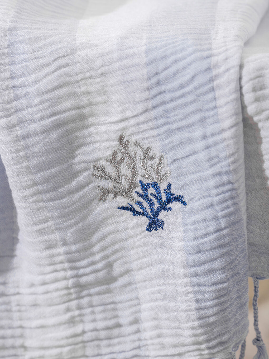 Mavi Çiçek Nakışlı Kadın Peştamal Plaj Havlusu 70x150 cm-1