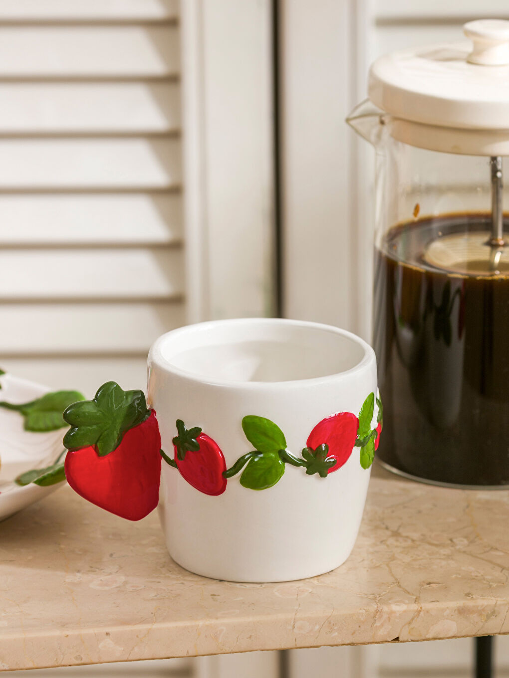Strawberry Patterned Ceramic Mug 320 ml-1