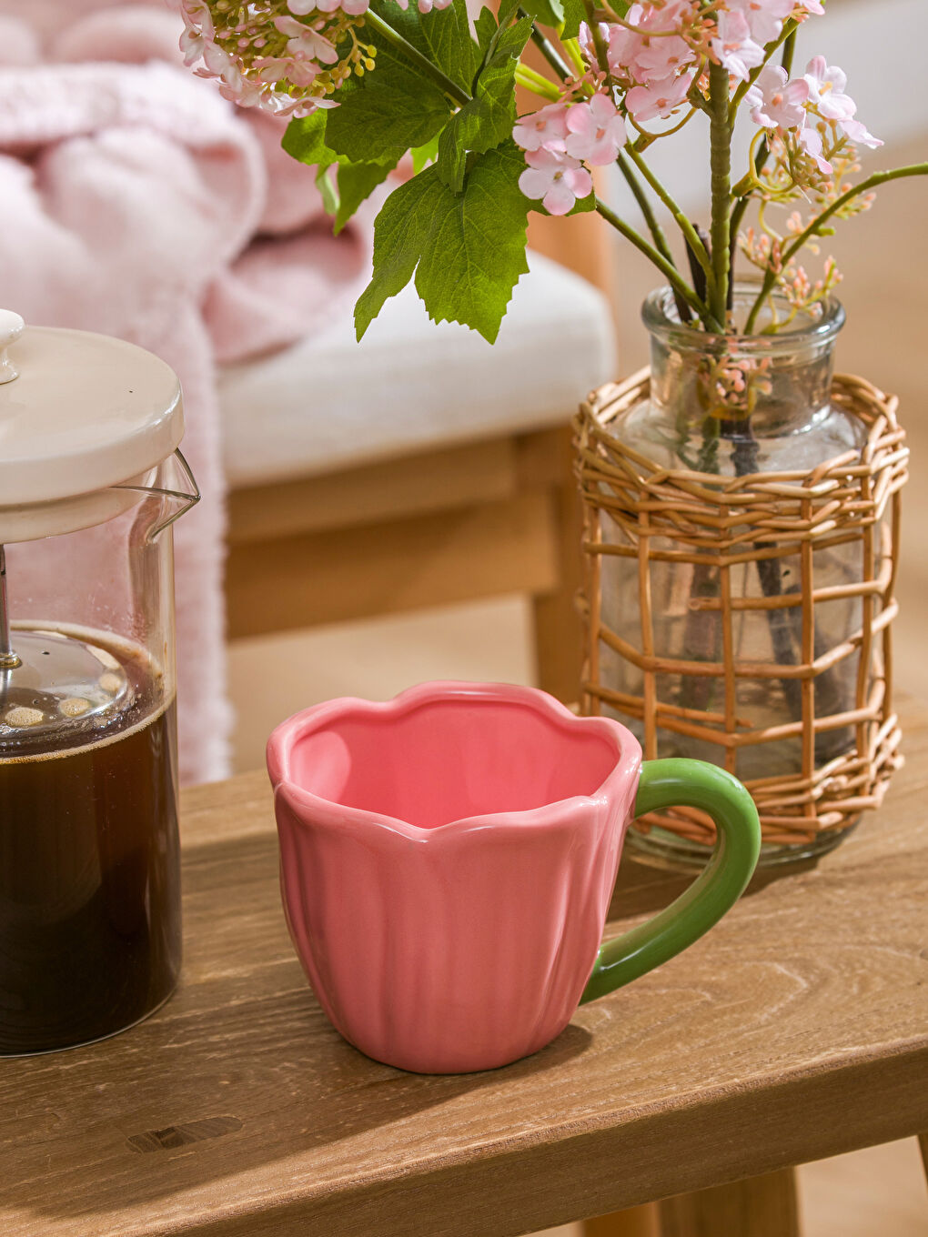 Keramička šolja sa cvetnim motivom, 280 ml