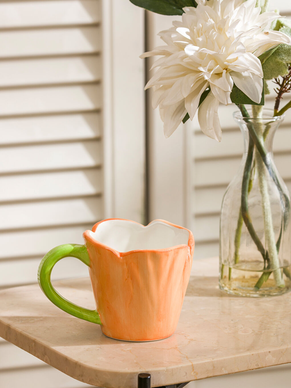 Keramička šolja sa cvetnim motivima, zapremine 210 ml-1