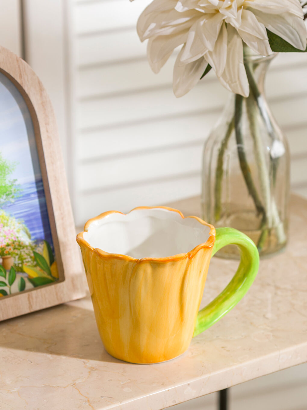 Keramička šolja sa cvetnim uzorkom, zapremine 210 ml