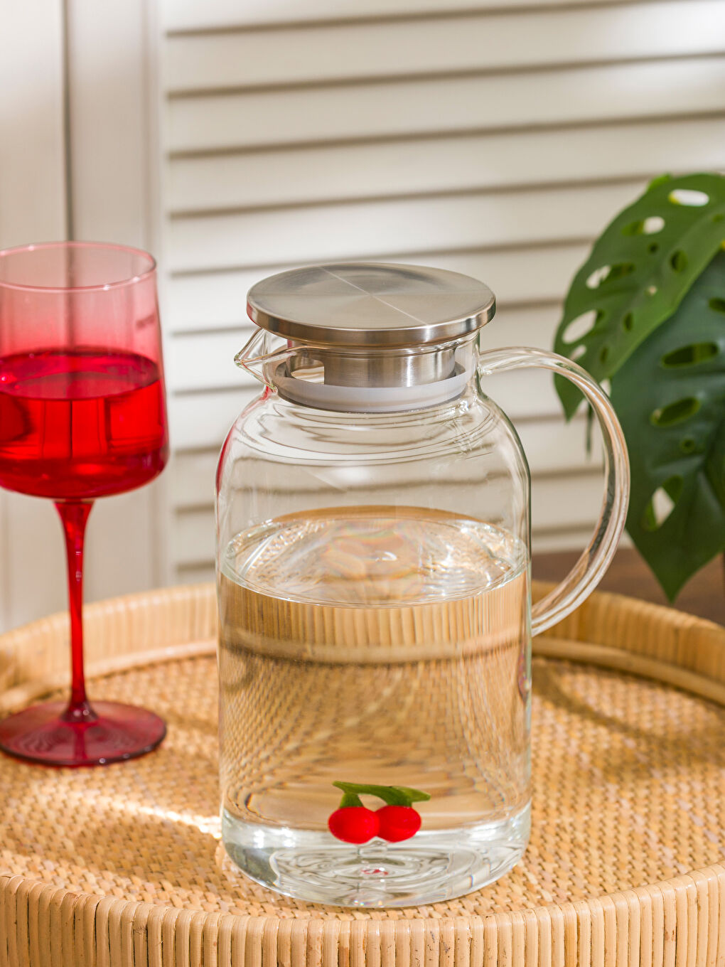 Renksiz Kiraz Figürlü Kapaklı Cam Sürahi 1400 Ml