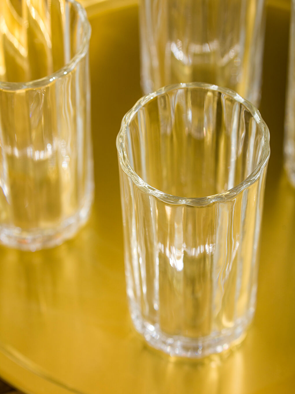 كوب ماء بلا لون-2