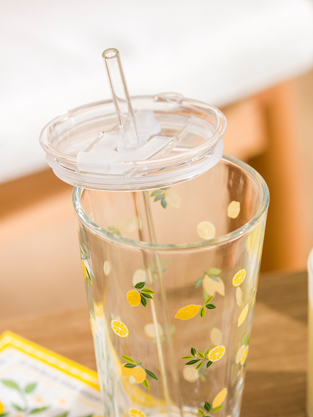 Zitronenbedrucktes Glastrinkglas mit Strohhalm, 420 ml-1