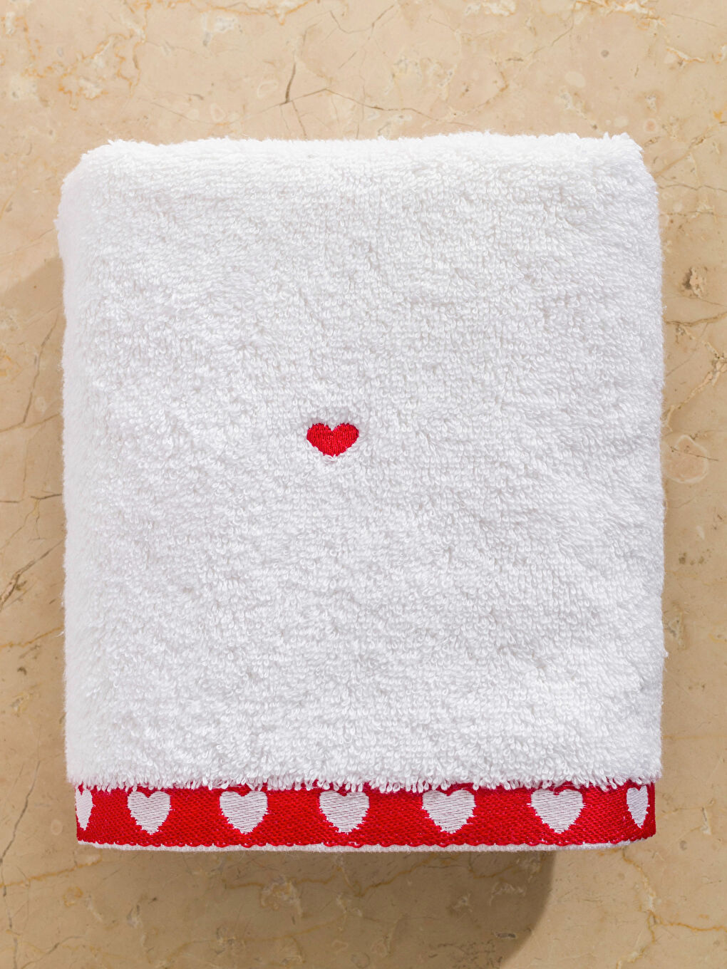 Beyaz Kalp Nakışlı Yüz Havlusu-2
