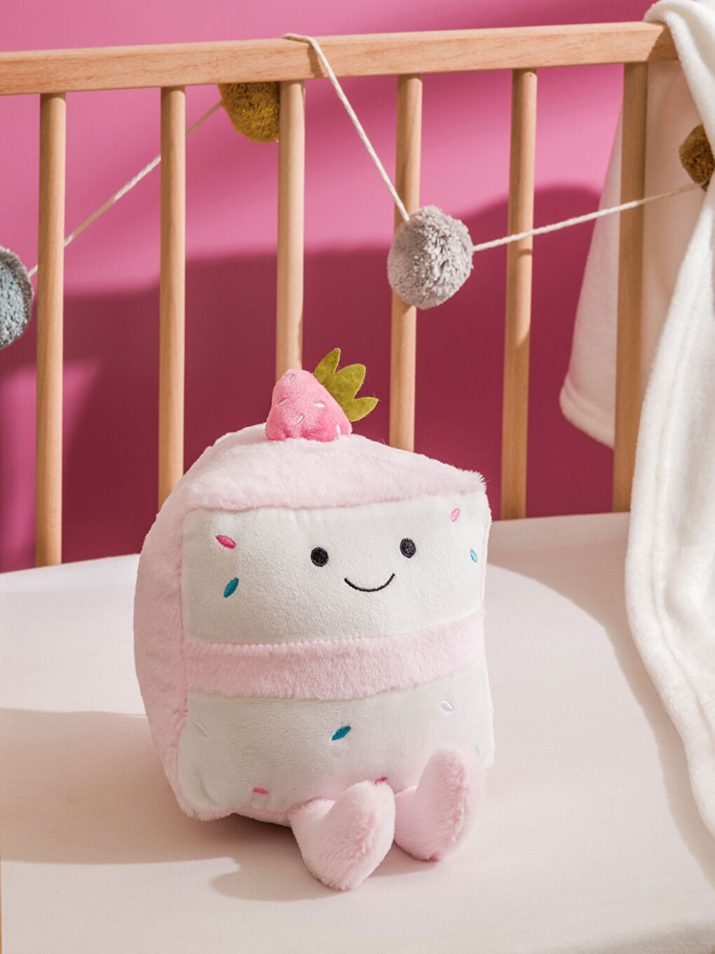 Детская плюшевая подушка в форме клубники, 25 см