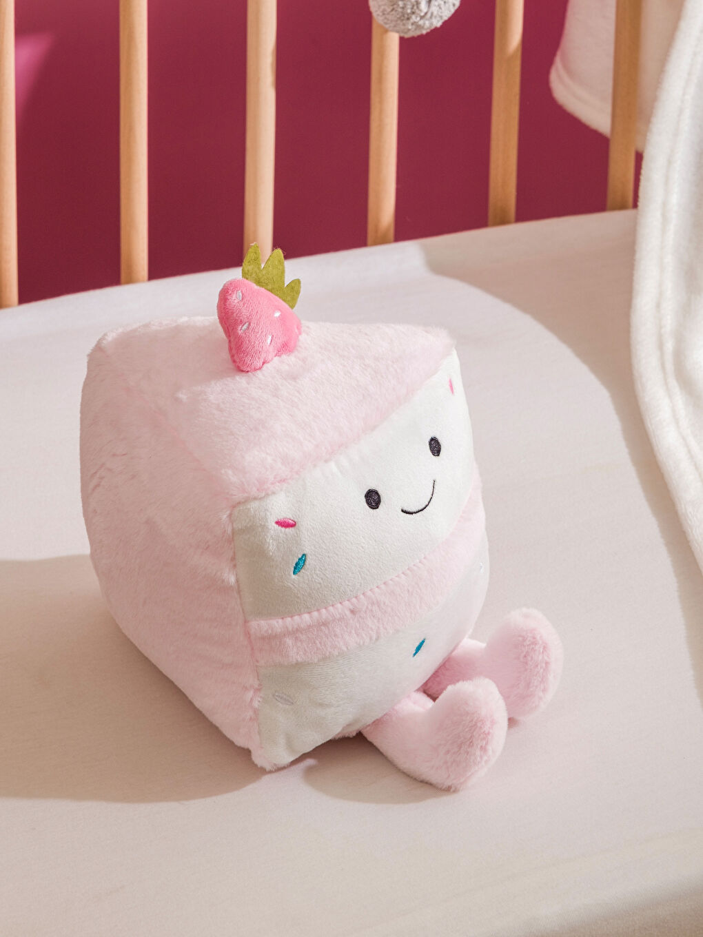 Детская плюшевая подушка в форме клубники, 25 см-1