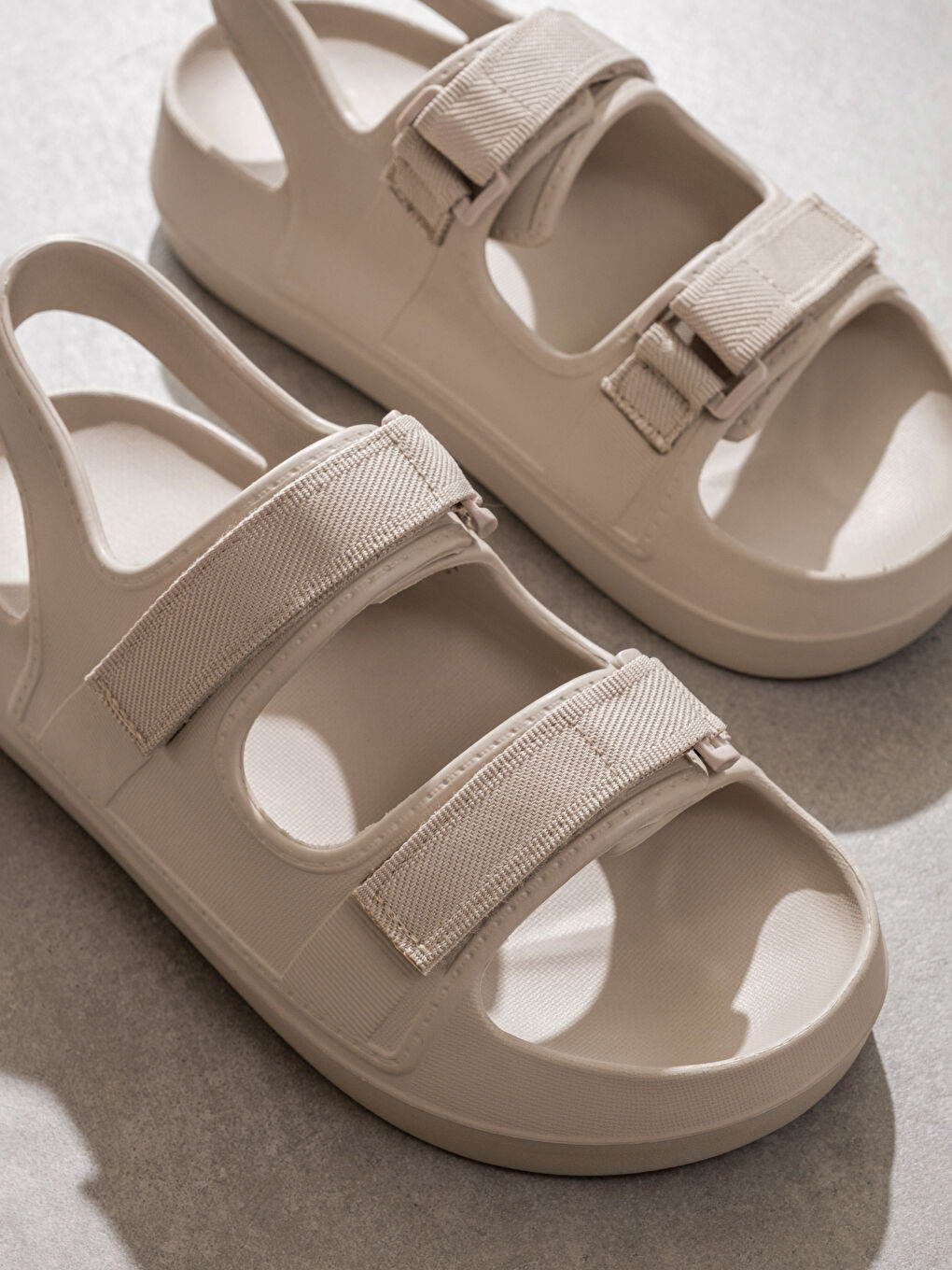 Женские шлёпанцы на липучке-1