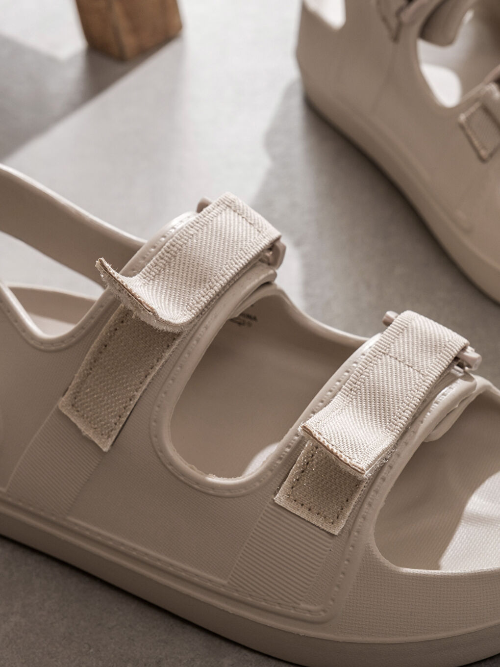 Женские шлёпанцы на липучке-2