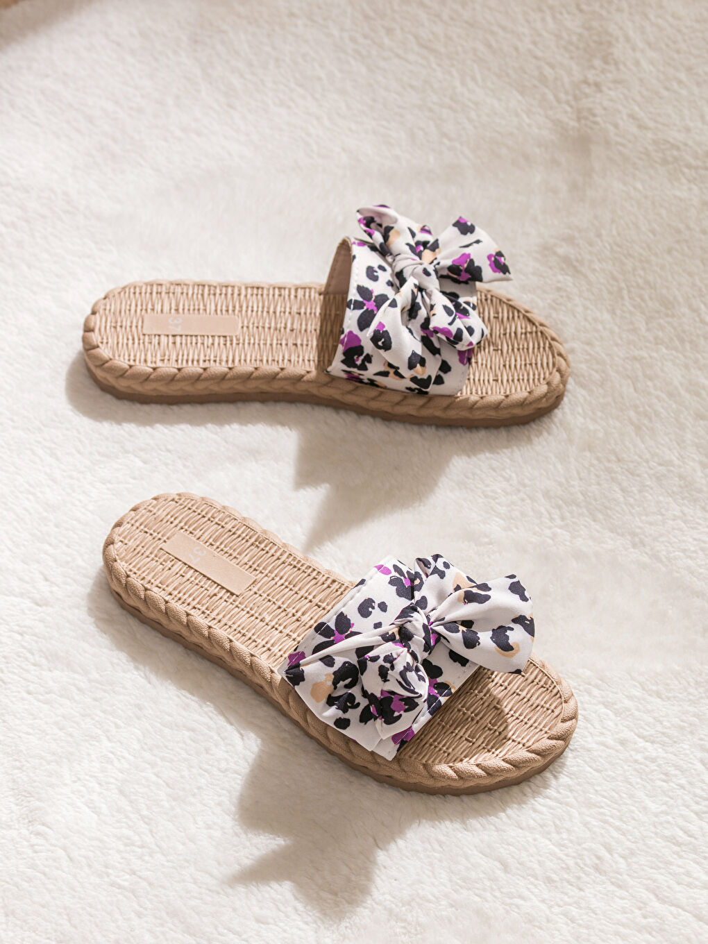 Diapositives Femme à motif nœud-1