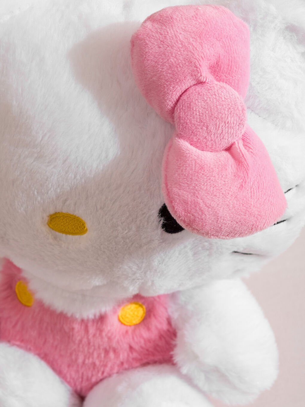 Hello Kitty plišana jastučnica, šarmantan detalj za prostor vašeg mališana, dimenzija 30 cm.-2