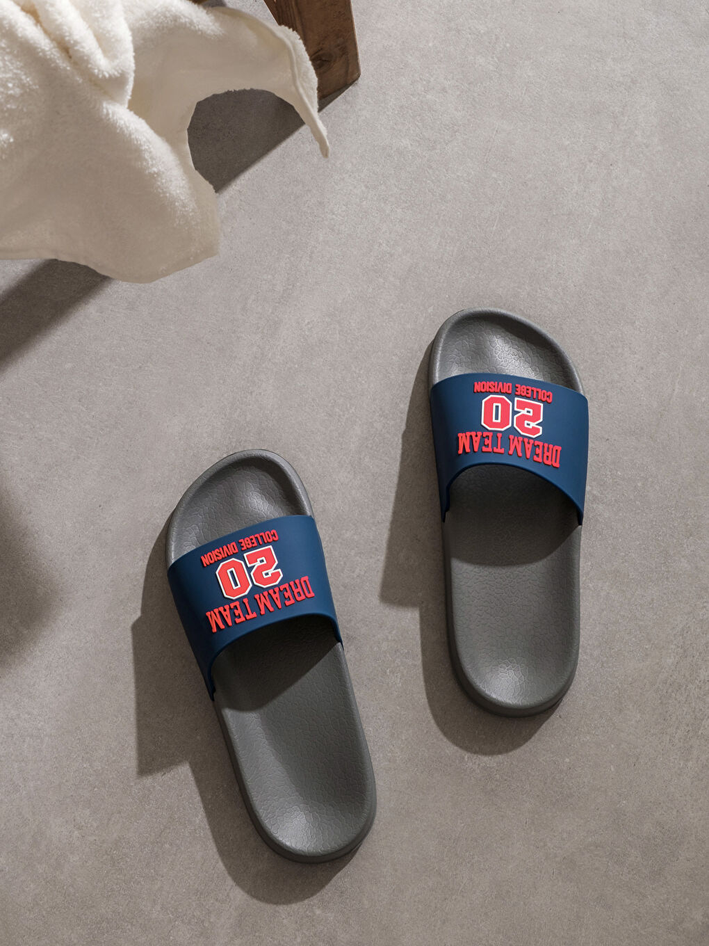 Baskılı Tek Bantlı Erkek Terlik