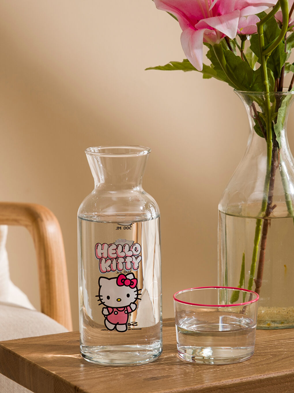 Pembe Hello Kitty Figürlü Baş Ucu Sürahisi 700 ml