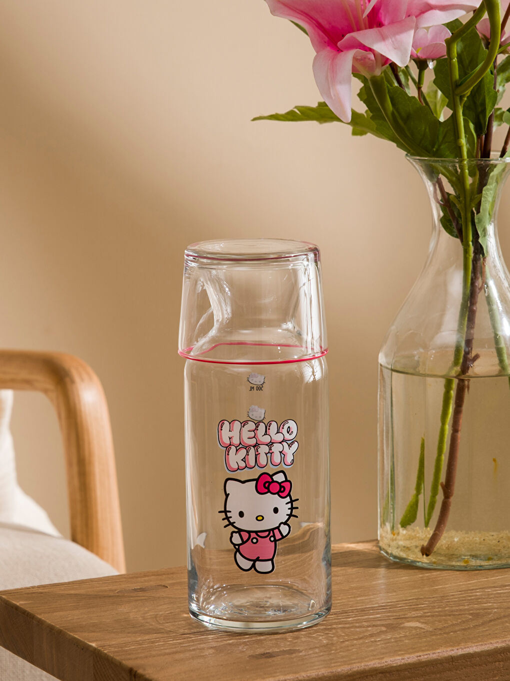 Pembe Hello Kitty Figürlü Baş Ucu Sürahisi 700 ml-2
