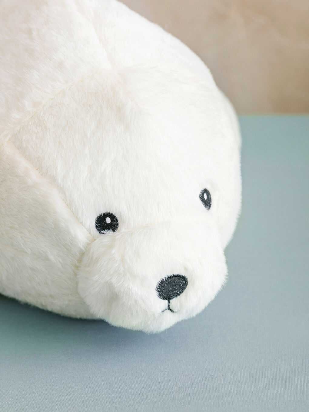 Bej Fok Balığı Figürlü Pelüş Kırlent-2