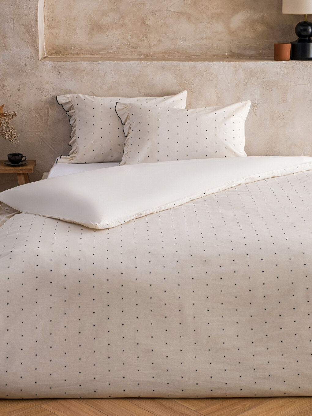 Karışık Puanteyi Desenli Çift Kişilik Nevresim Seti