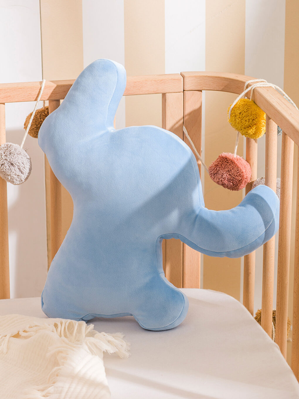 Декоративная подушка из плюша Стич, 42 см – Нотка причудливости для уголка вашего малыша.-1