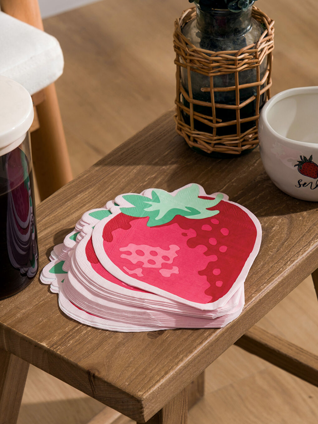 منديل ورقي مزين بشكل الفراولة 20 قطعة-1