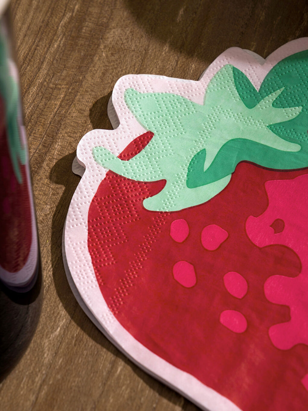 منديل ورقي مزين بشكل الفراولة 20 قطعة-2