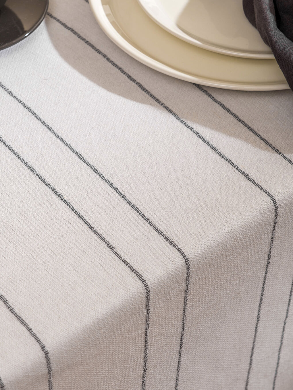 Siyah Çizgi Desenli Masa Örtüsü 150x200 Cm-2