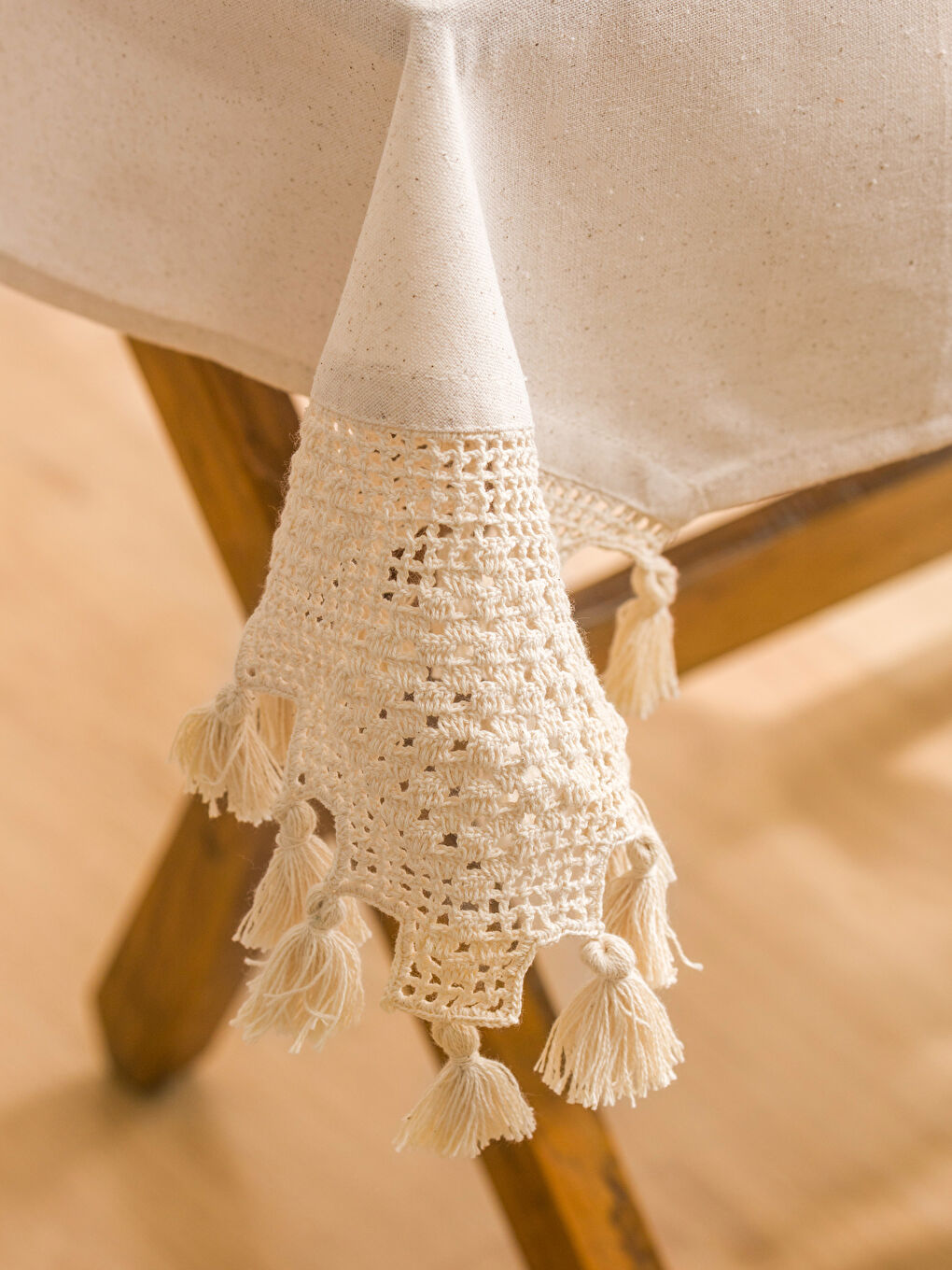 Ekru Püsküllü Masa Örtüsü 90x90 cm-1