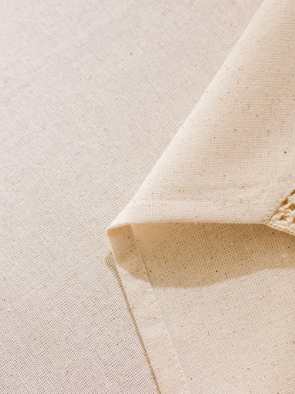 Ekru Püsküllü Masa Örtüsü 90x90 cm-2