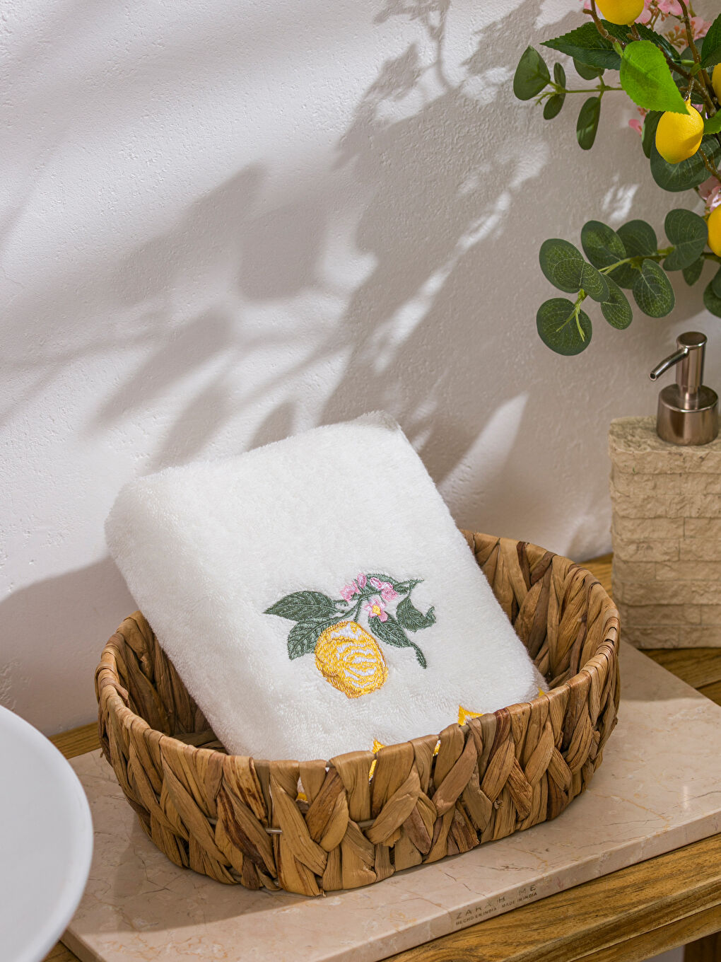 Lemon Embroidered Face Towel 50x80 cm-1
