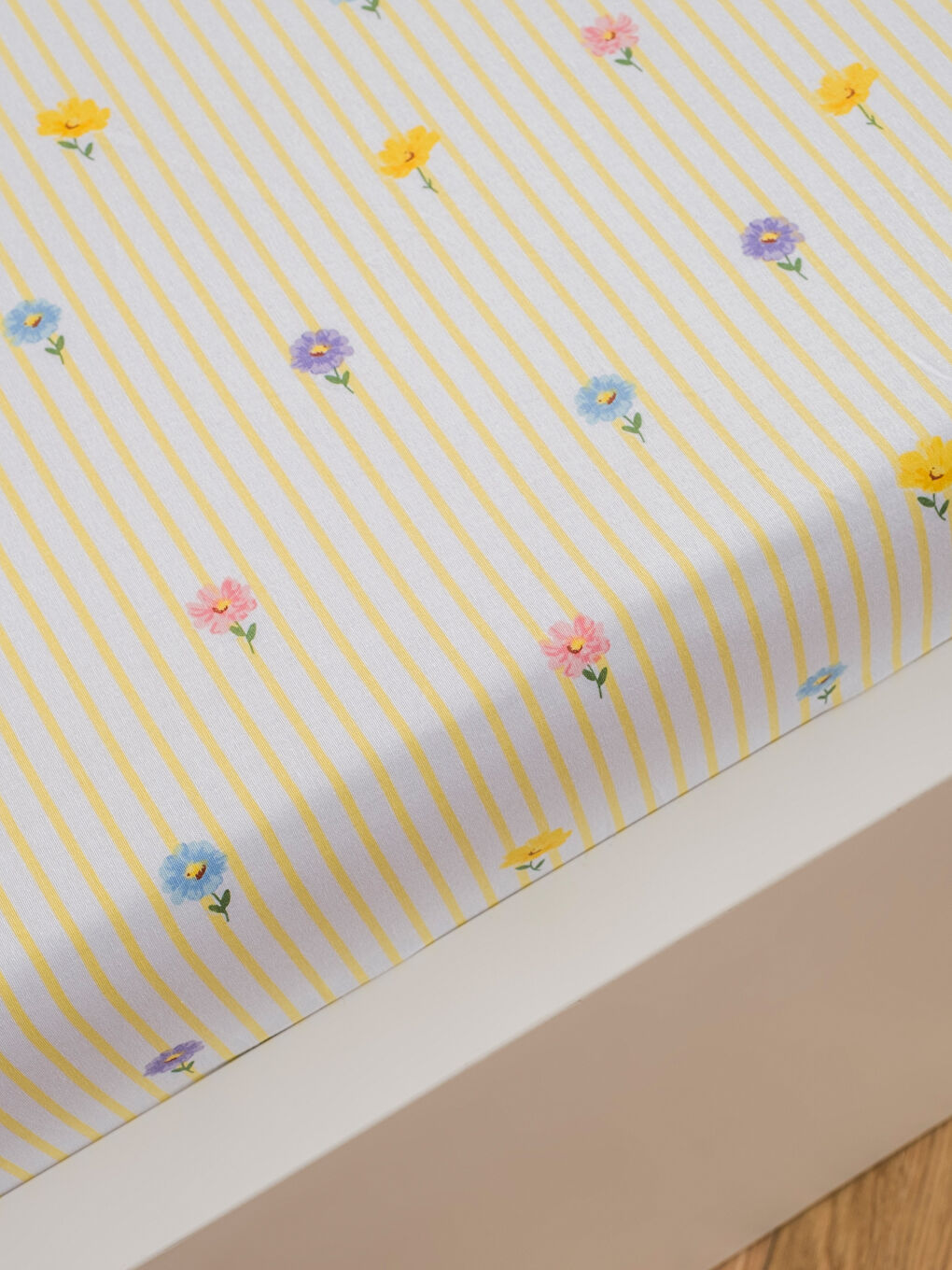 Sarı Desenli Çift Kişilik Lastikli Çarşaf	-1