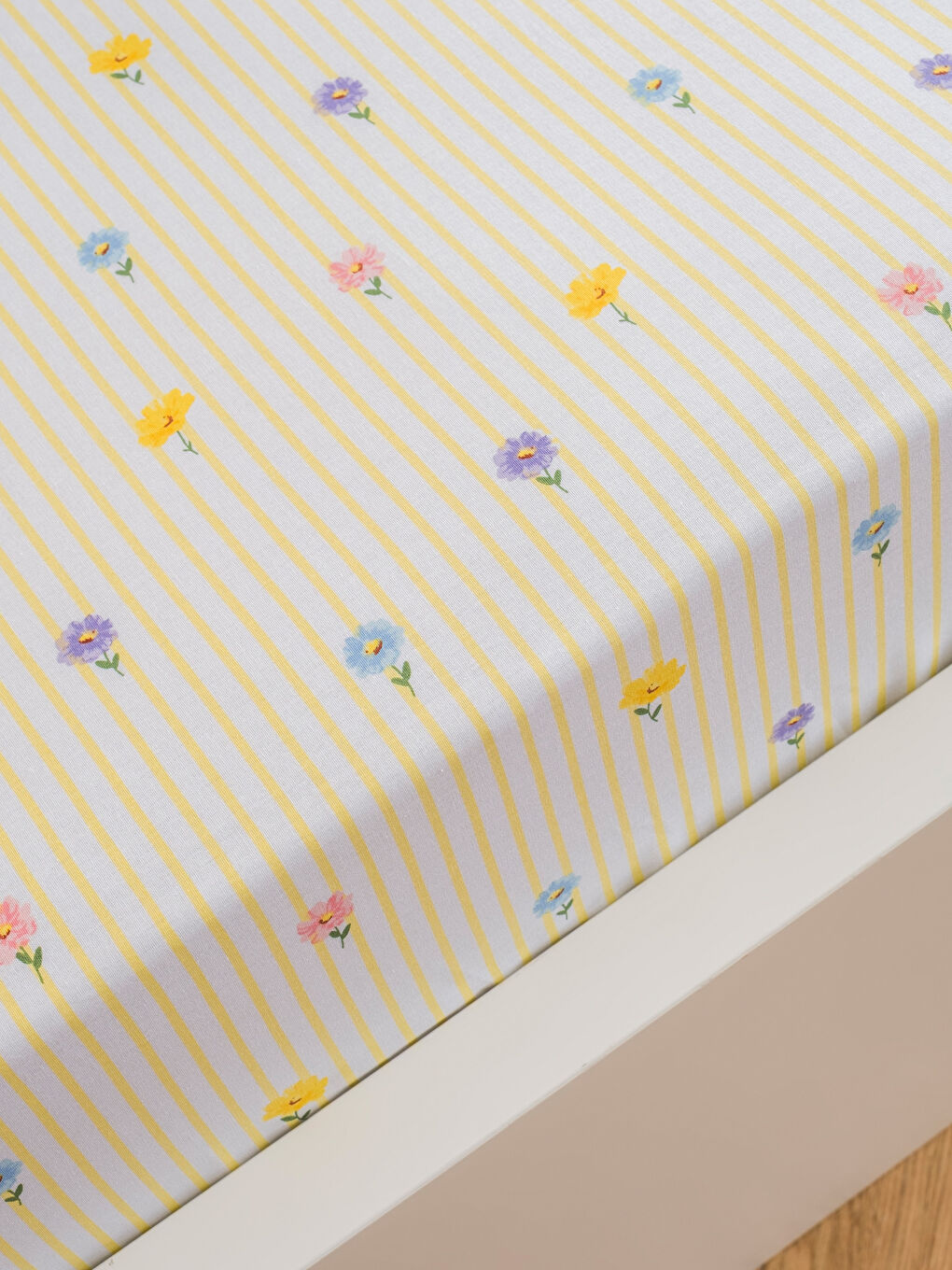 Sarı Çiçekli Tek Kişilik Lastikli Çarşaf-1