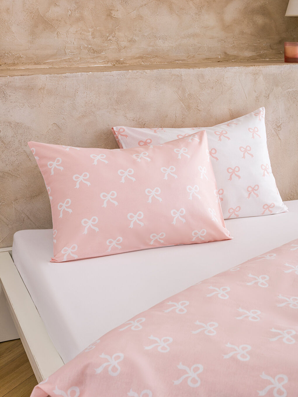 Pembe Fiyonk Baskılı Çift Kişilik Nevresim Seti-2