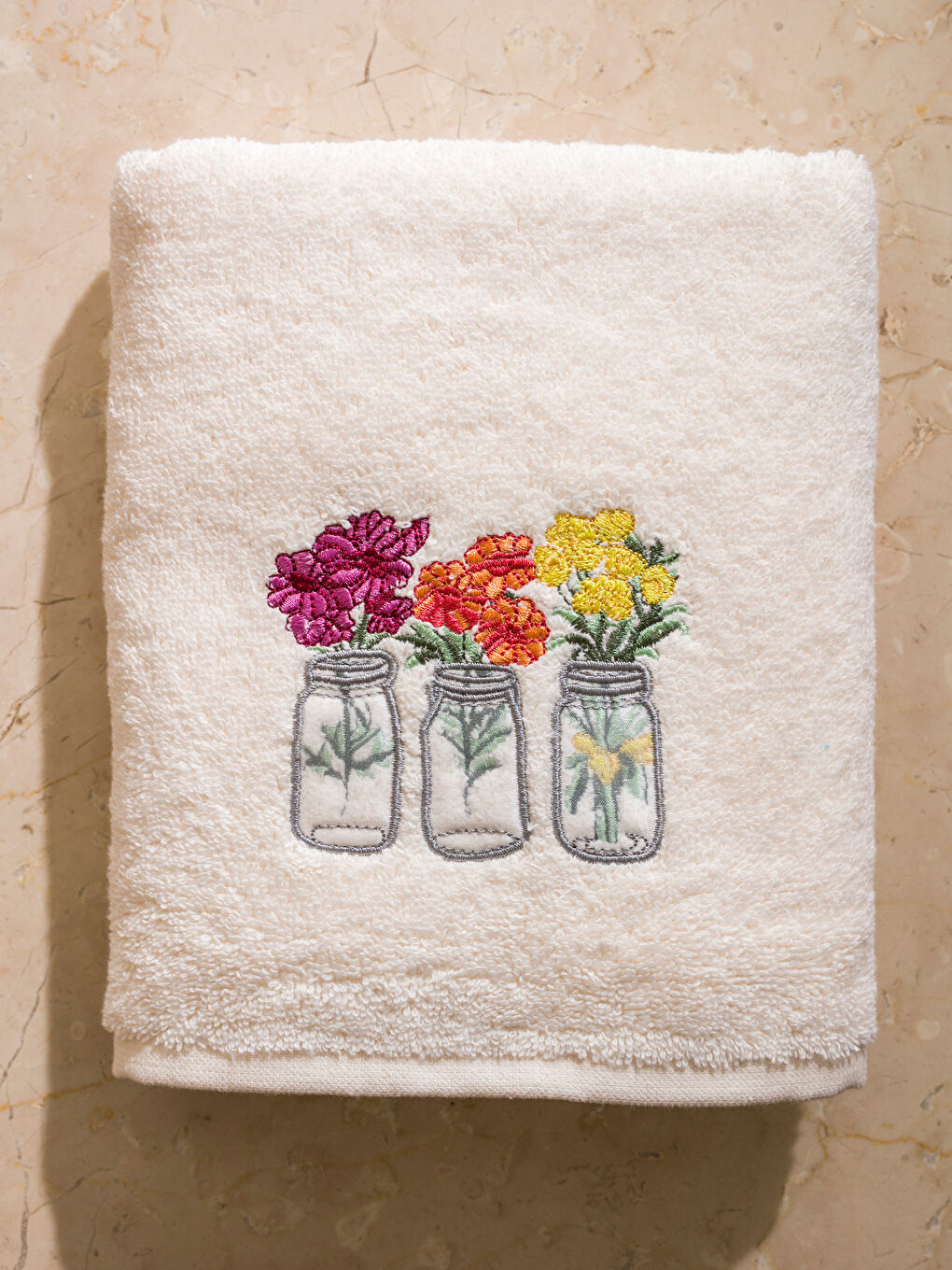 Ekru Çiçek Nakışlı Pamuklu Yüz Havlusu 50x80 cm-2