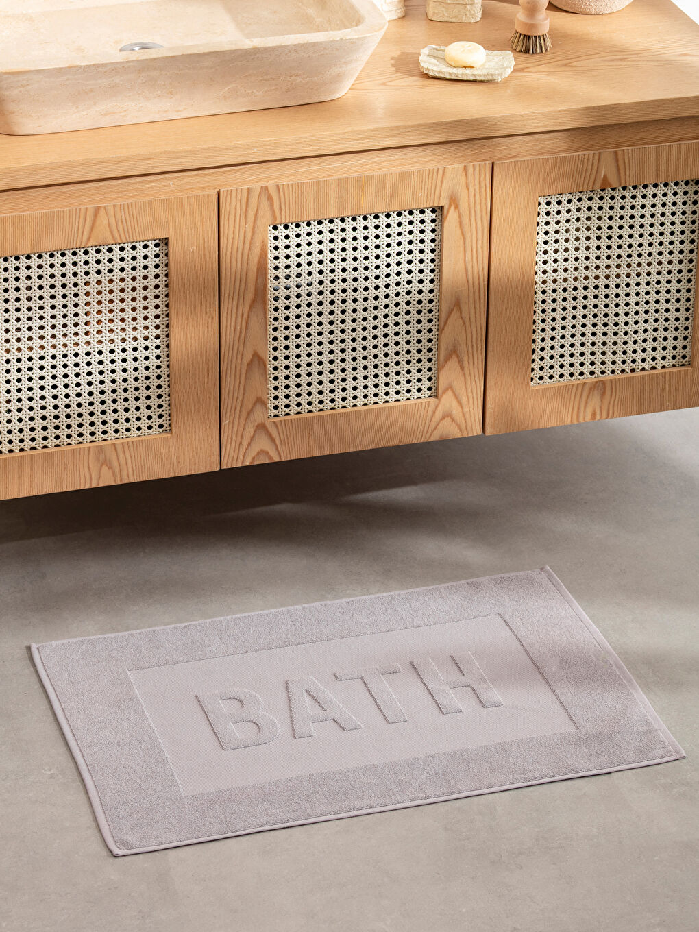 Lila Yazı Nakışlı Banyo Paspası 50x70 Cm