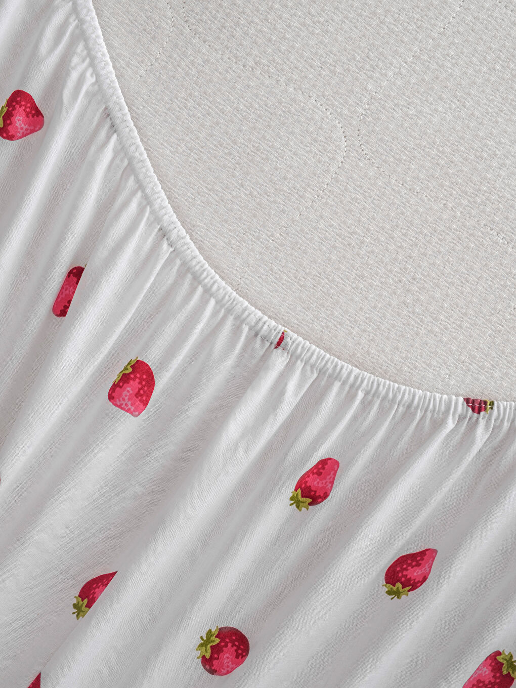 Sarı Çilek Desenli Çift Kişilik Lastikli Çarşaf-3