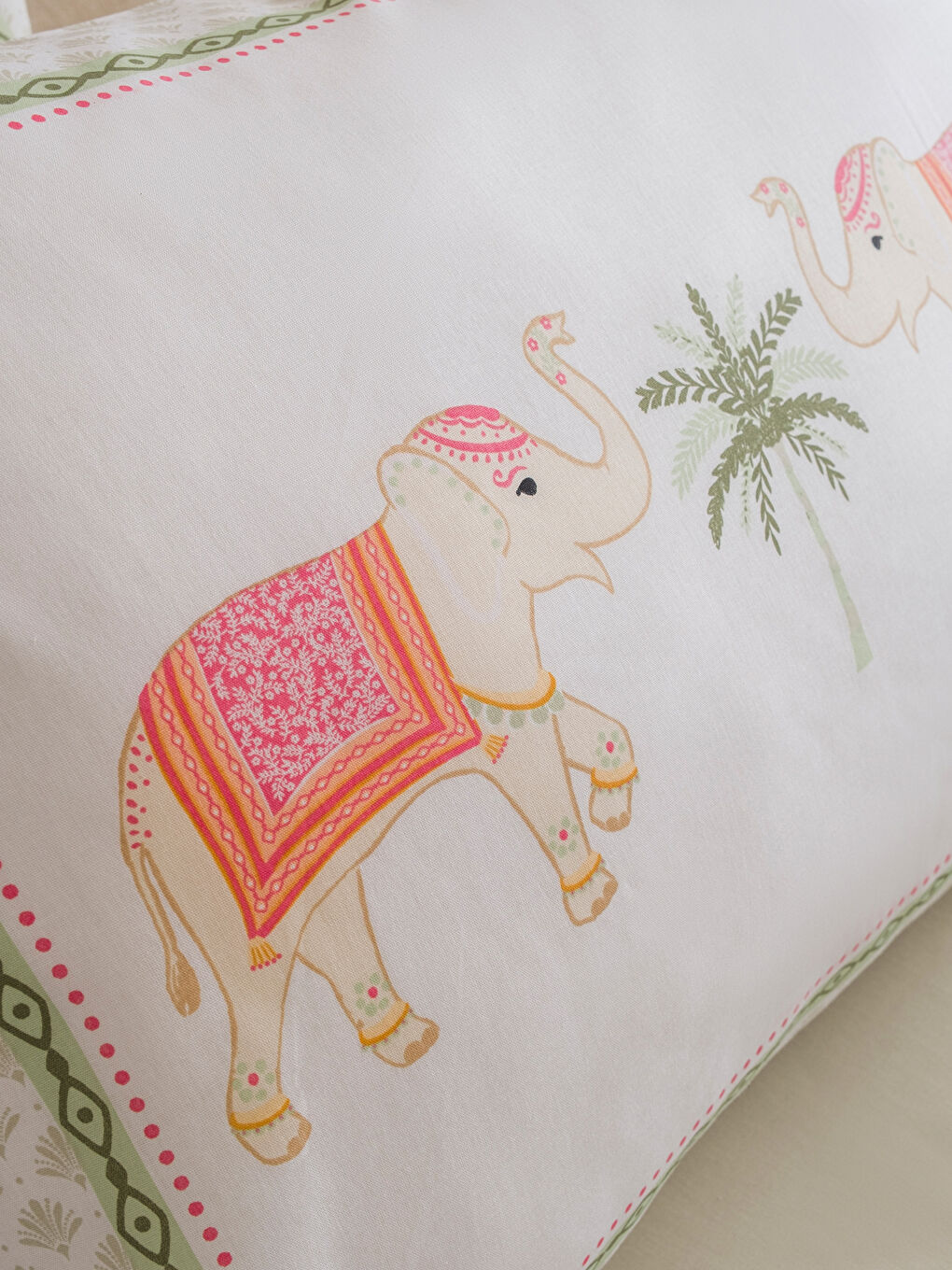 Karışık Baskılı Çift Kişilik Nevresim Takımı-3