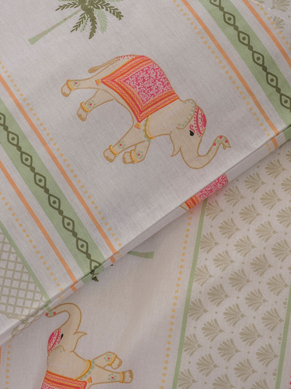 Karışık Baskılı Çift Kişilik Nevresim Takımı-5