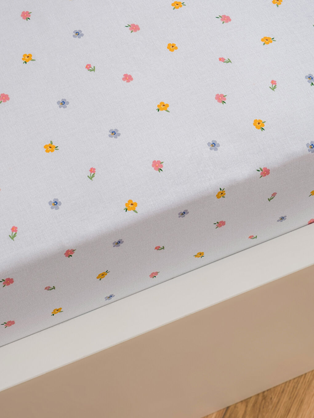 Sarı Çiçek Desenli Tek Kişilik Lastikli Çarşaf-1