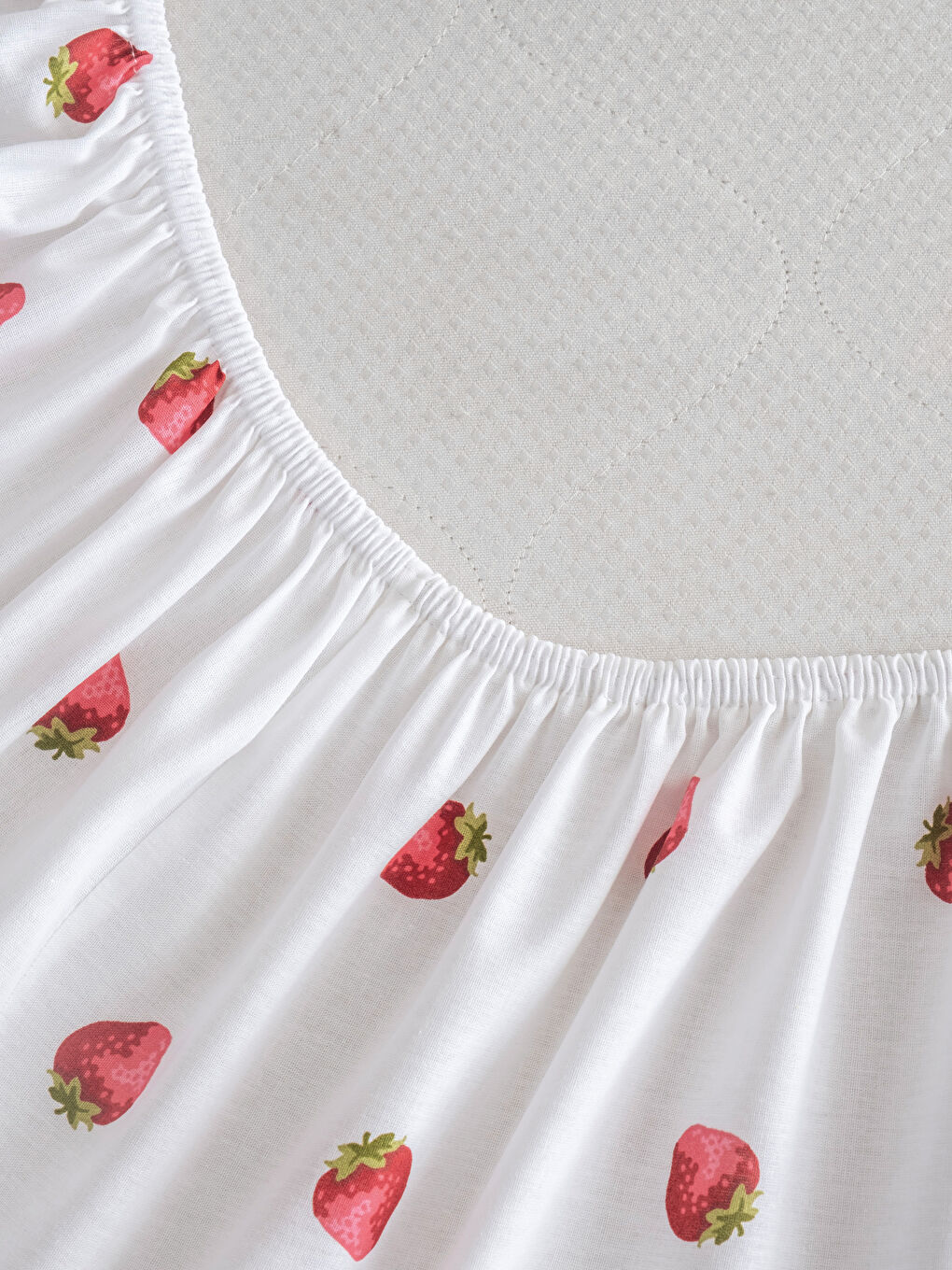 Sarı Çilek Desenli Tek Kişilik Lastikli Çarşaf-3